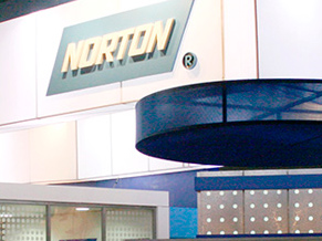 Norton | Cliente Saint Gobain: Obra: Stand para automechalika Isla de 71 m2 institucional y de exhibición de producto.