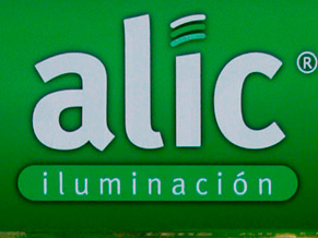Alic: Desarrollo, ambientación, y aplicación de marcas en vidrieras de retail minorista, modalidad llave en mano. En Elecro Tucuman, varias temporadas. 